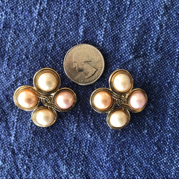 Vintage TRIFARI Faux Pastel Pearl Clip-On Earrings - Picture 8 of 9